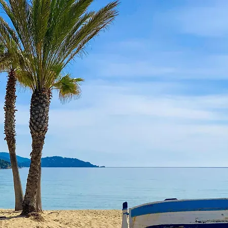 Select'sohome - Pour 4 Personnes Au Lavandou - Proche Plage, Commerces, Restaurants- Gaia